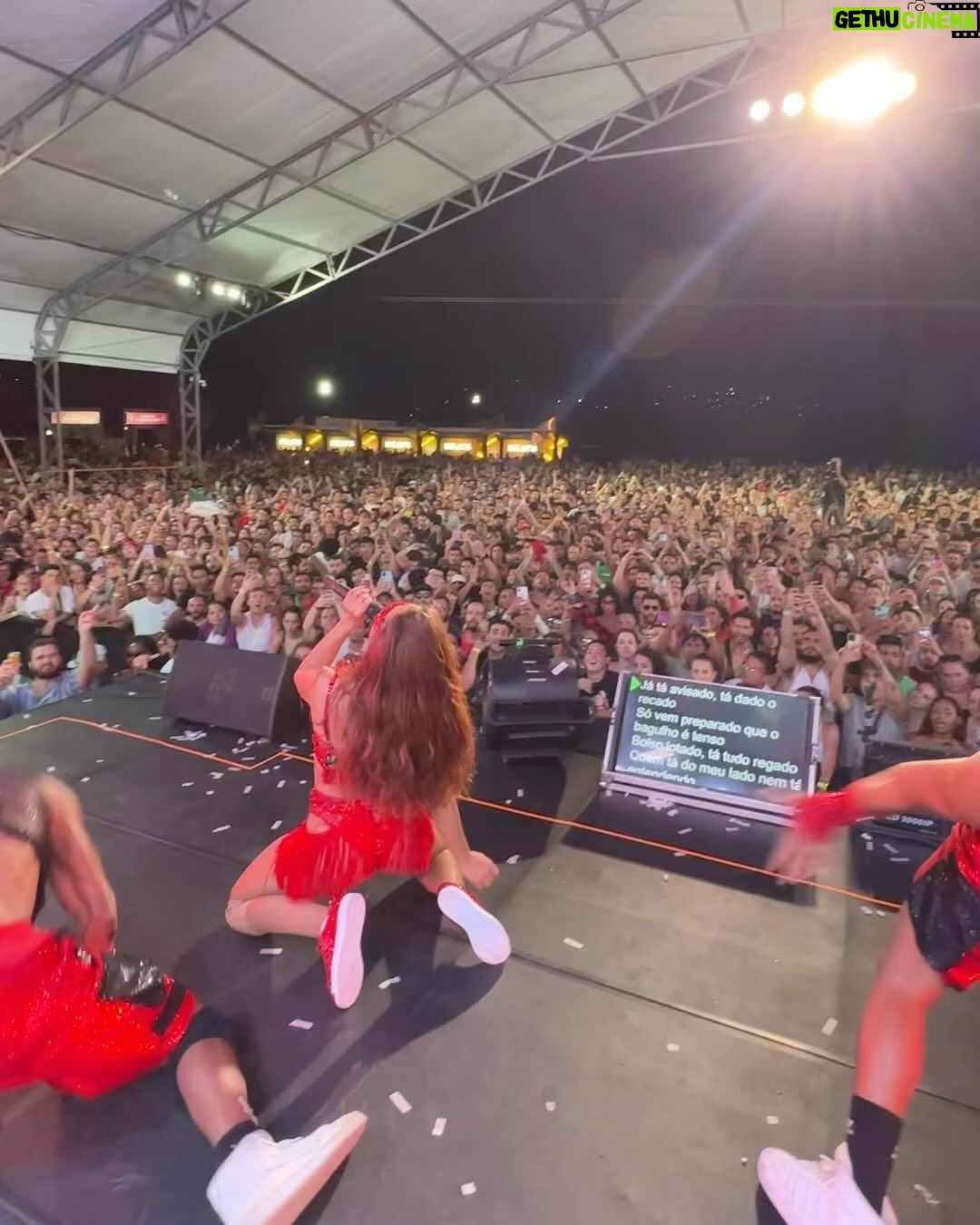 Anitta Instagram - Genteeeee!!! Here are some of my fav moments from the second day of my pre-carnival tour ππ₯ππ½π¨π I literally canβt think of a better way to kick off the yeaaaaarrr ahhhh!!! Comment a red emoji if youβre ready for more!!! β *Ad: @rexonabrasil Brazil