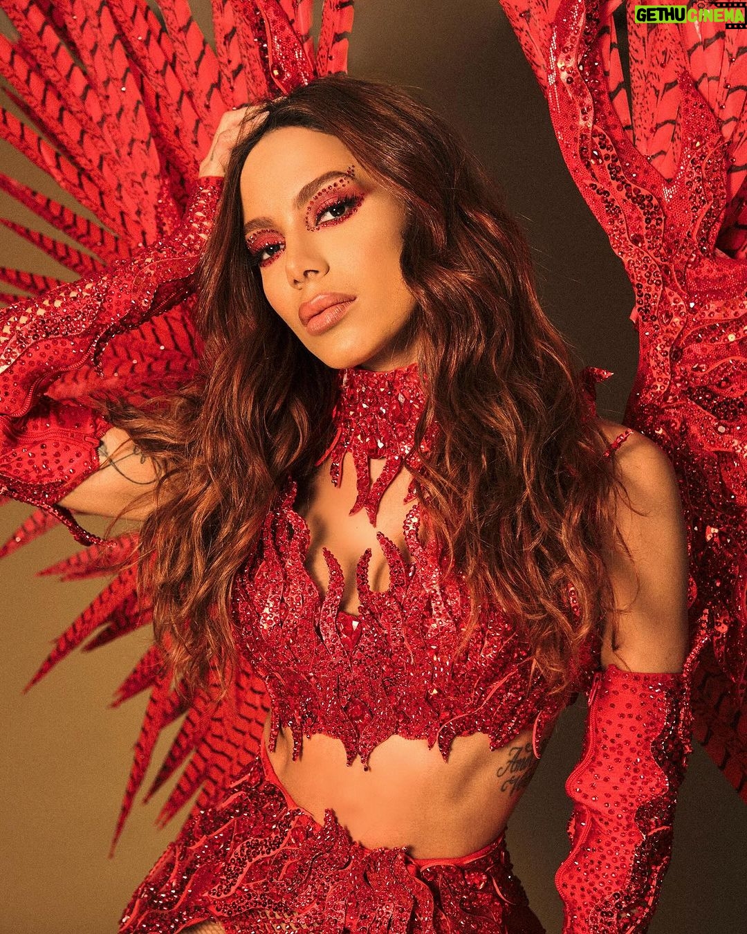 Anitta Instagram - Genteeeee!!! Here are some of my fav moments from the second day of my pre-carnival tour ππ₯ππ½π¨π I literally canβt think of a better way to kick off the yeaaaaarrr ahhhh!!! Comment a red emoji if youβre ready for more!!! β *Ad: @rexonabrasil Brazil