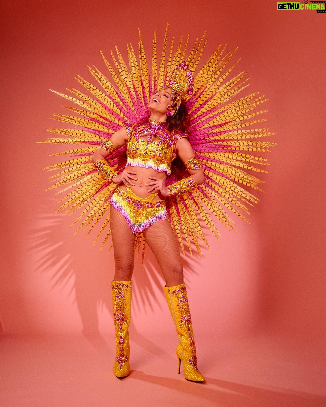 Anitta Instagram - My favorite time of year is finally here!! Carnival is one of the most important and special traditions we have in Brazil and I can’t wait to share it all with you. Get ready for more looks, more dancing, more culture, more everything!!! Let’s goooo 🇧🇷 💃🏽 🧡 🎊 — Brasil, foi dada a largada do nosso kikiki pré carnaval!!! 🎉🔥 Salvador, não podia ter melhor jeito de começar nossa festa! Obrigadaaa!! *ad: @maccosmeticsbrasil Bahia - Salvador