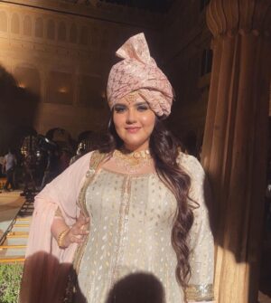 Anjali Anand Instagram - … getting so many messages about my decision to wear a pagdi for Rocky’s wedding in Rocky Aur Rani Kii Prem Kahaani. So many women are saying they’re inspired to do the same, either as a look or for their brothers or friends weddings. 
It was a collective decision made by me and the creators of the film to go ahead and Make Gayatri wear a pagdi for Rocky’s baraat sequence. 
Fun fact- I have worn it twice before, maybe more for my brothers’ and close friends’ weddings because, baraati hai, taiyaar ho kar aayenge.
The joy it gives me to see how people are messaging me about this, breaking barriers, accepting culture and traditions and at the same time making it their own♥️ 
Go ahead and follow your heart and I promise, you’re not alone. ♥️
.
.
.
.
.
1st photo
Wearing - @manishmalhotra05 
(For the first time ever eeeep 🥰)
2nd 
I usually make my own outfits 🥰 
3rd 
Made by @jayaanand_07 ♥️
.
.
#RockyAurRanikiiPremKahaani #GayatriRandhawa