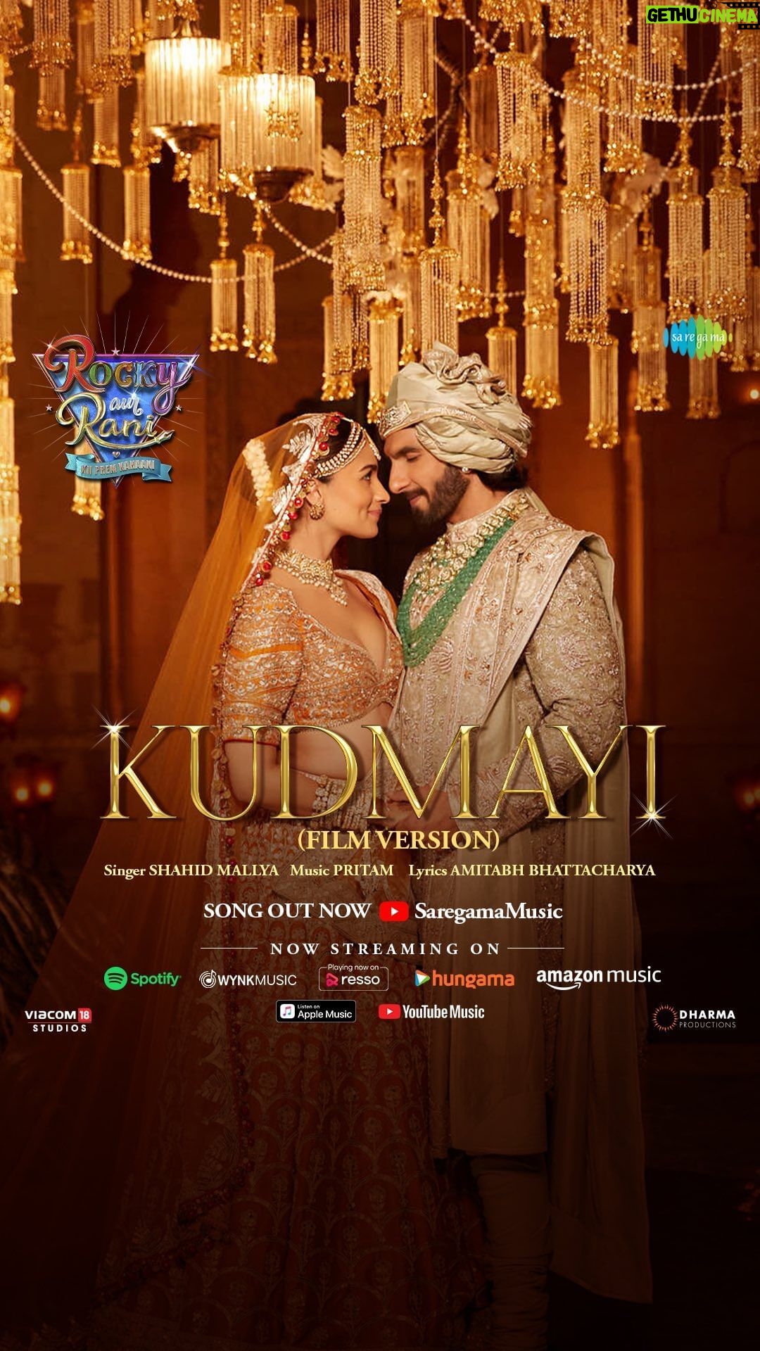 Anjali Anand Instagram - … that song where nobody leaves the theatre and watches end credits because the song is THAT beautiful ✨ A melodious celebration of love - #Kudmayi OUT NOW! #RockyAurRaniKiiPremKahaani - a film by Karan Johar in his 25th anniversary year, in cinemas now - book your tickets! (Links in bio) #RRKPK @aapkadharam #JayaBachchan @azmishabana18 @ranveersingh @aliaabhatt @karanjohar @apoorva1972 @ajit_andhare @_ishita_moitra_ @shashankkhaitan @gogoroy @somenmishra @ipritamofficial @shahidmallya @amitabhbhattacharyaofficial @vaibhavi.merchant @dharmamovies @viacom18studios @saregama_official