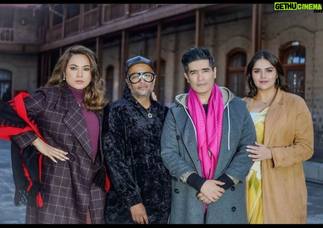 Anjali Anand Instagram - … now serving…. Bun Tikki ♥️✨ Grateful to be a part of such a special film. Cannot wait for the world to see what @farazarifansari has been cooking up in the mountains. Thank you so much for giving me Shalu Miss ♥️ Living my saree dreams in 3 degree weather 🥶 and loving it 🥰 Couldn’t be happier being a part of this stellar cast @azmishabana18 @thezeenataman @abhaydeol and so many more ♥️♥️♥️ @manishmalhotra05 @stage5production @marijkedesouza @om_sunny_bhambhani @malhotra_dinesh #BunTikki #AnjaliAnand