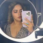 Anjali Anand Instagram – … धड़कनों के भी कुछ उसूल होते है
हर नाम पर नहीं रुकती ✨