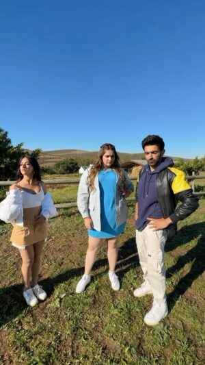 Anjali Anand Instagram - The “Vatavaran” asked for it ✌️😂✨ @anjalidineshanand @soundousmoufakir #KhatronKeKhiladi13 #ADHM