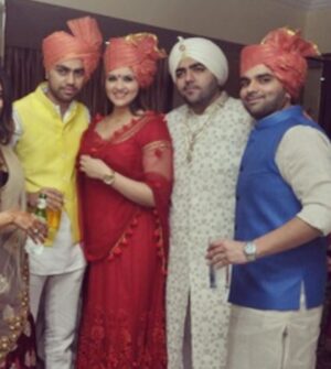 Anjali Anand Instagram - … getting so many messages about my decision to wear a pagdi for Rocky’s wedding in Rocky Aur Rani Kii Prem Kahaani. So many women are saying they’re inspired to do the same, either as a look or for their brothers or friends weddings. 
It was a collective decision made by me and the creators of the film to go ahead and Make Gayatri wear a pagdi for Rocky’s baraat sequence. 
Fun fact- I have worn it twice before, maybe more for my brothers’ and close friends’ weddings because, baraati hai, taiyaar ho kar aayenge.
The joy it gives me to see how people are messaging me about this, breaking barriers, accepting culture and traditions and at the same time making it their own♥️ 
Go ahead and follow your heart and I promise, you’re not alone. ♥️
.
.
.
.
.
1st photo
Wearing - @manishmalhotra05 
(For the first time ever eeeep 🥰)
2nd 
I usually make my own outfits 🥰 
3rd 
Made by @jayaanand_07 ♥️
.
.
#RockyAurRanikiiPremKahaani #GayatriRandhawa