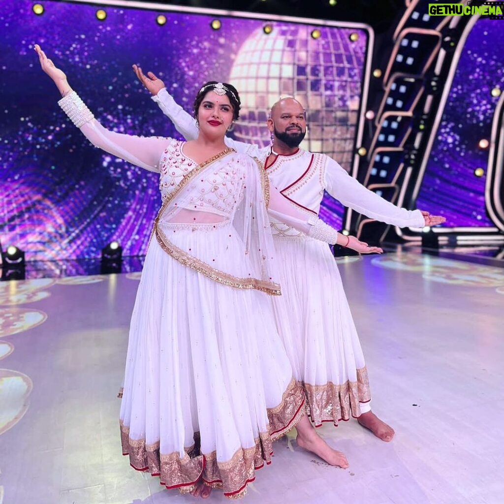Anjali Anand Instagram - Another week of the greatest battle of dance and entertainment in the country ‘Jhalak Dikhla Jaa’ … and they look divine in their get up and prepared to woo the world with their awe-inspiring performance!!! So buckle up and get ready to witness greatness!! Keep showering your love through your valuable VOTES… Download or update the SONY LIV app and vote for Danny and Anjali this Sunday between 9.30pm to 12 midnight… you can vote up to 50 times… let the games begin!! #jhalakdikhlajaa #sonytvofficial #sonyliv Filmistan Studio