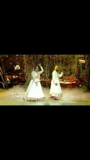 Anjali Anand Instagram - Emotions se bhari #Anjali ki dreamy performance! 😍

Dekhiye #JhalakDikhhlaJaa, Sat-Sun raat 9:30 sirf #SonyEntertainmentTelevision par.

@malaikaaroraofficial @farahkhankunder @arshad_warsi @gauaharkhan @rithvik_d @anjalidineshanand @dannydjf 

#NewShow #JhalakDikhhlaJaaOnSonyTV
