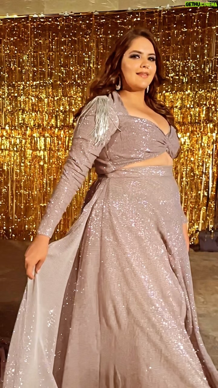 Anjali Anand - 14.3K Likes - … coming to your screens in a completely different avatar and will need all the love and support I can get to keep moving forward✨
I’m super excited about this new journey and cannot wait to show you all what all is in store ♥️
Watch Jhalak Dikhlaa Jaa on @sonytvofficial from 11th November on weekends at 9:30pm
.
.
.
.
.
Hair @pinkyroy9467
Makeup @beauty_integrated_official
Outfit @boutiquobysaachi
Styled by @stylebysaachivj
Jewellery @azotiique
Team @styledbynikinagda
@nilesh_jadhav_01
