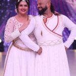 Anjali Anand Instagram - … being in the bottom two because of less votes was not a great feeling. Watch us fight it out and see if we make it through tonight on Jhalak Dikhlaa Jaa!!! Please vote for your favourite contestants as that’s the only thing that can keep them going in the competition. Voting lines open at 9:30pm till midnight tonight✨ Hair @pinkyroy9467 Makeup @beauty_integrated_official My Asst @nilesh_jadhav_01 Costume @harshalds @komalsoni_ @shilpa.suraj.chhabra