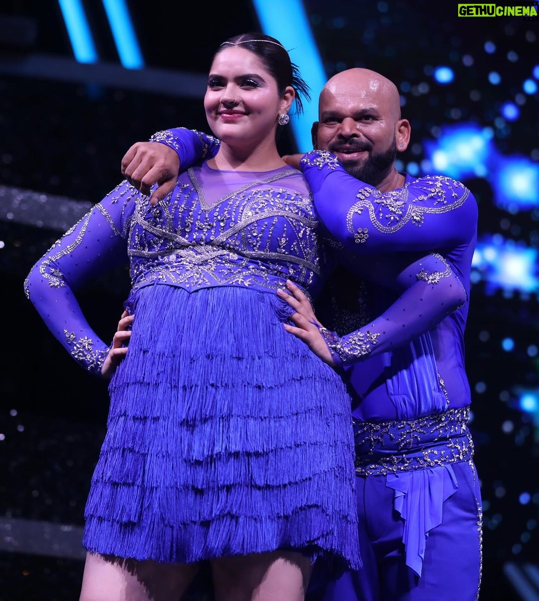Anjali Anand Instagram - … As the competition begins, we bring you a combination of unexpected dance style with a song from a film very close to my heart. The first time I watched it, I knew I wanted to act and be like those characters not only in real life but also in film ♥️✨ The love I received for my Jhumka performance was so overwhelming and I hope you guys enjoy this one too. This week, voting begins and your votes are the only thing that will keep me in the competition. Voting commences tonight at 9:30pm and closes at 12am. To vote for me please download or update your @sonylivindia app, go to the jhalak page and click on the ‘vote now’ banner. You can vote for me 50 times from one ID. Big big LOVE ♥️✨ #JhalakDikhlaaJaa #Anjanny . . . . . . Team 🪩 Hair @pinkyroy9467 Makeup @beauty_integrated_official Costume @harshalds @shilpa.suraj.chhabra @komalsoni_ �My Asst. @nilesh_jadhav_01