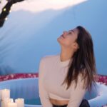 Anjali Arora Instagram – apa fer milange🥲 
#anjaliarora #hamtapass #mountains #sunset