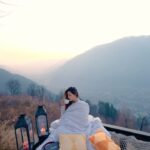 Anjali Arora Instagram – 🫰🏻Wonderful stay at @whitemuskresort 
#anjaliarora #hamtapass #manali #mountains