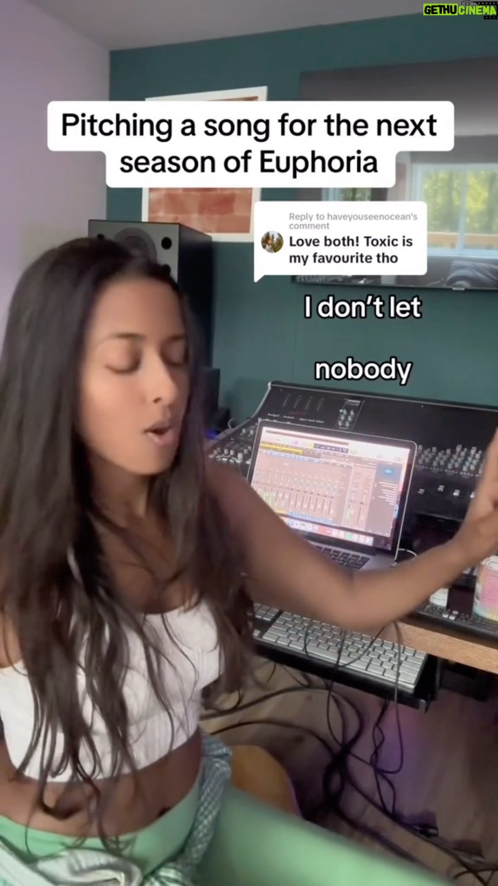 Anjulie Persaud Instagram - Had so much fun making this one! #musicproducer #indieartist #songwriter