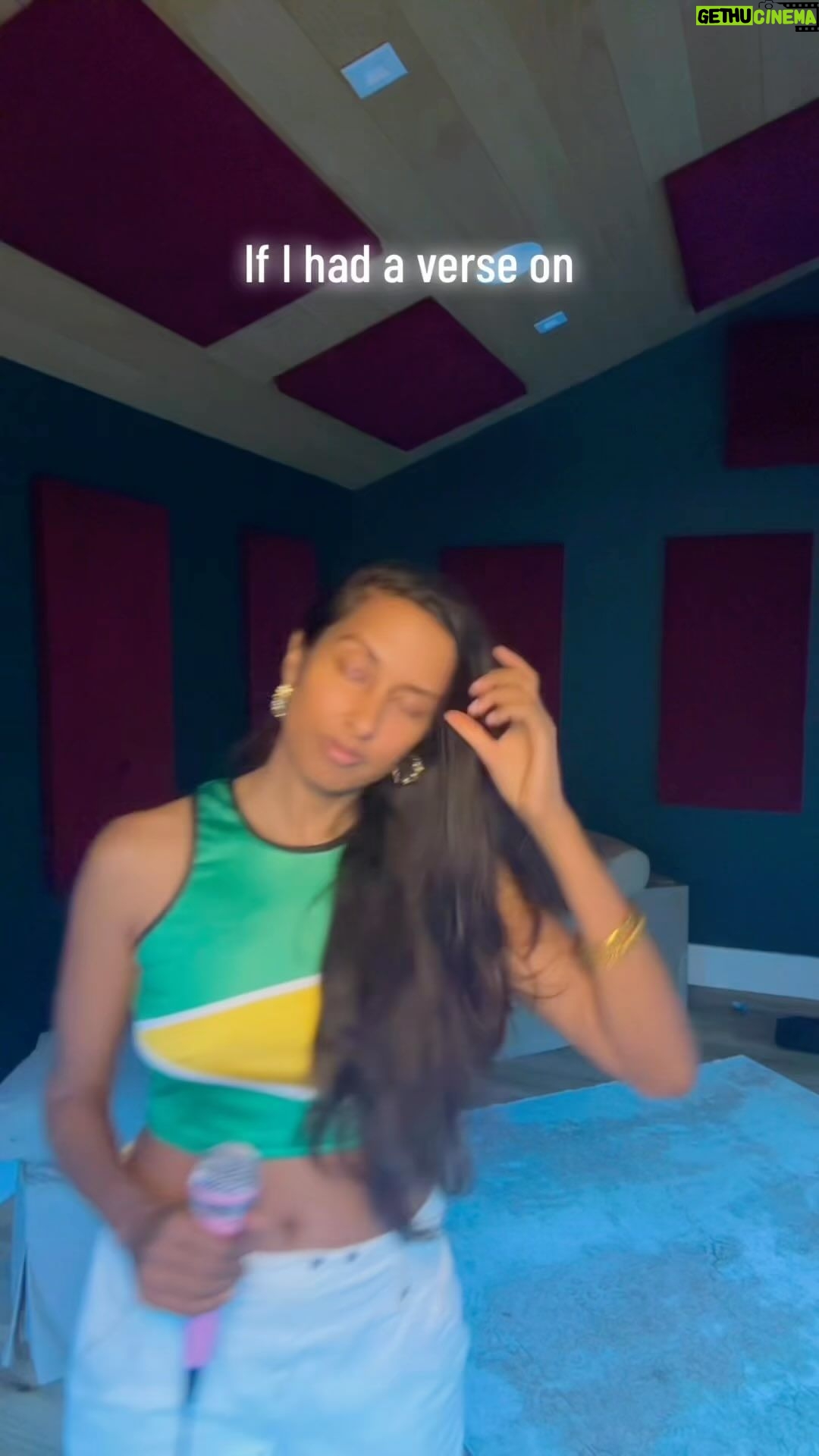 Anjulie Persaud Instagram - If I had a verse on MIA’s “time traveler” 🎤 #mia #openversechallenge #songwriter #independentartist #guyanese #indian #desi