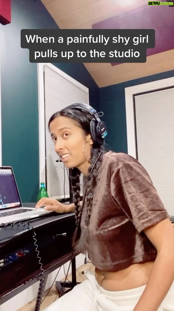 Anjulie Persaud Instagram - Wasn’t expecting that 😳 #skit #indieartist #studio #recording #reels