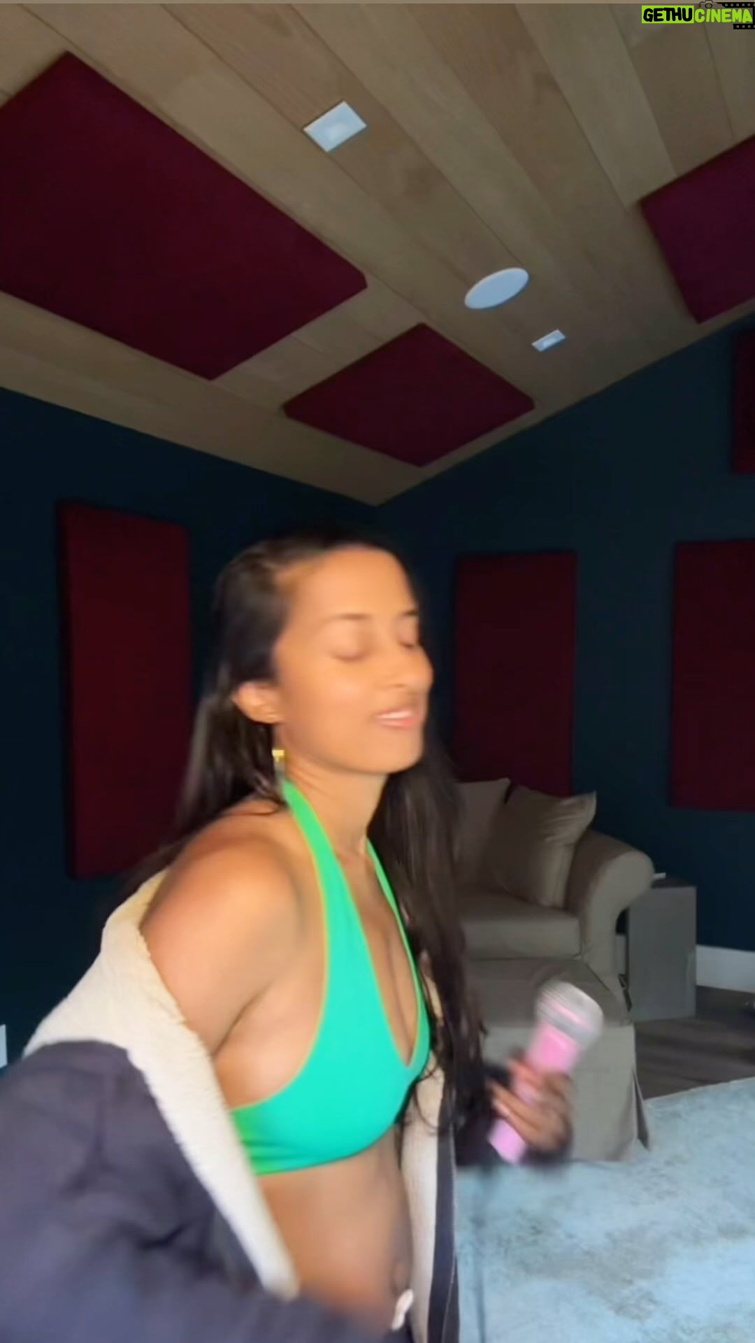 Anjulie Persaud Instagram - If I had a verse on Houdini 👻 #dualipa #houdini #songwriter #openversechallenge #indieartist