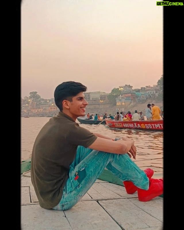 Anmol Jyotir Instagram - Ghat Banarasiya ✨ 📸 by one of the professionals @abhishek_reddy_151 😁 Varanasi, India