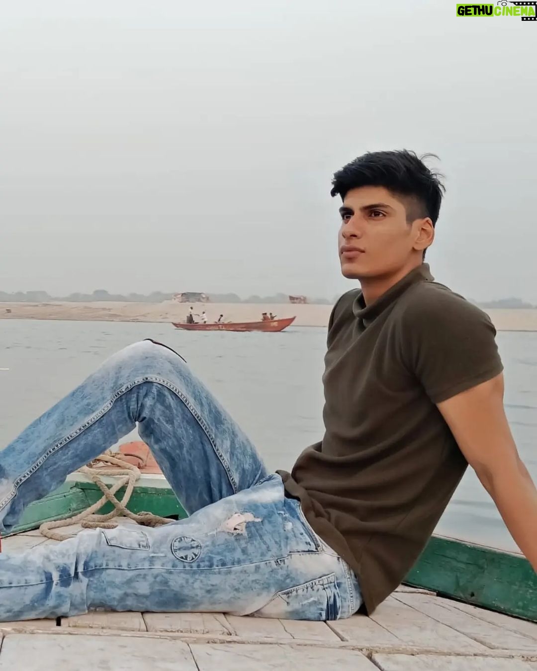 Anmol Jyotir - 3K Likes - Ghat Banarasiya โจ
๐ธ by one of the professionals @abhishek_reddy_151 ๐