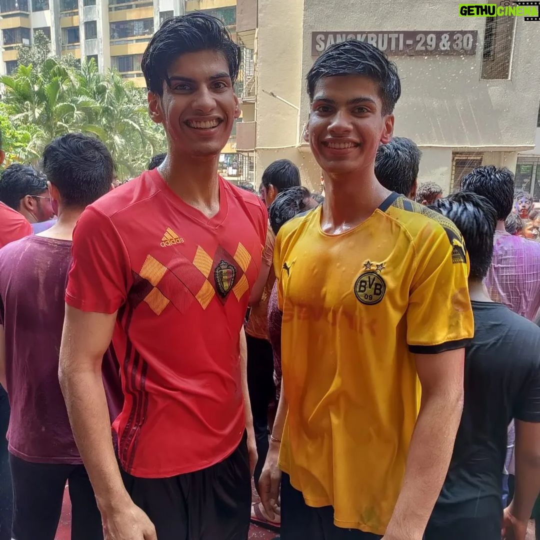 Anmol Jyotir - 4.5K Likes - Arre bhaiya Holi hai!!!๐๐๐โค๏ธ๐งก๐
#holicelebrations๐