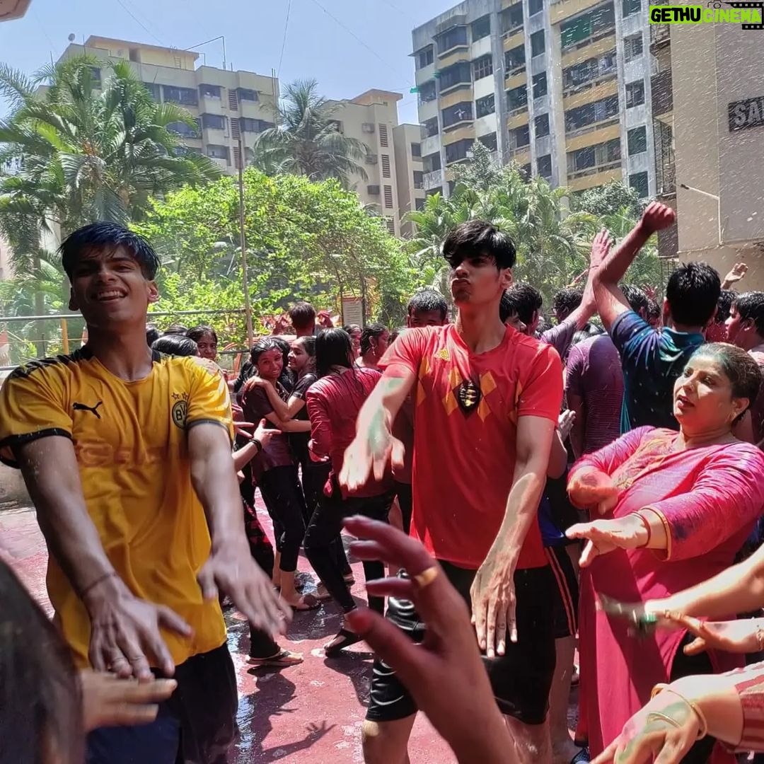 Anmol Jyotir - 4.5K Likes - Arre bhaiya Holi hai!!!๐๐๐โค๏ธ๐งก๐
#holicelebrations๐