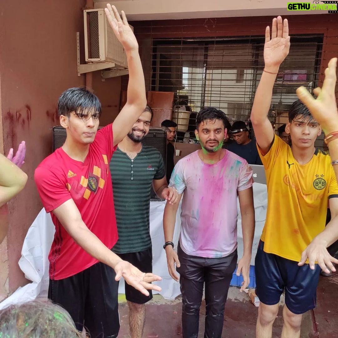 Anmol Jyotir - 4.5K Likes - Arre bhaiya Holi hai!!!๐๐๐โค๏ธ๐งก๐
#holicelebrations๐