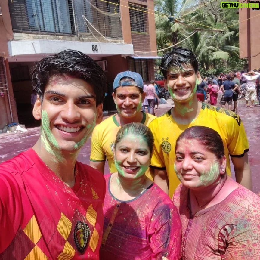 Anmol Jyotir Instagram - Arre bhaiya Holi hai!!!😁🎉🎊❤️🧡💛 #holicelebrations🎉