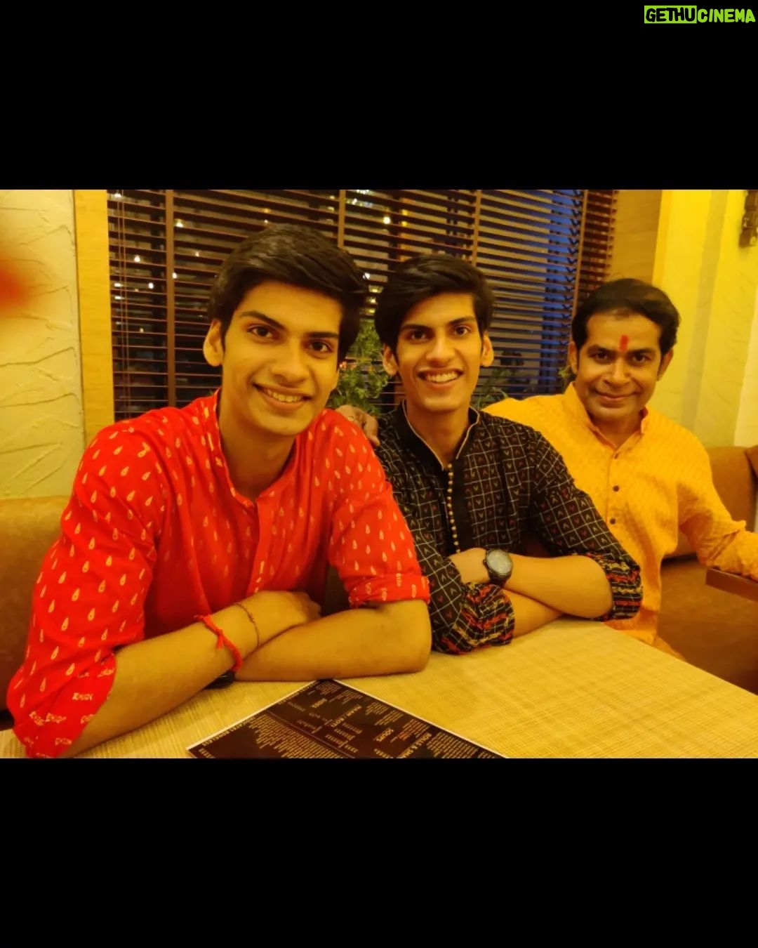 Anmol Jyotir Instagram - Happy Valentine's day to this cute couple and a Very Happy Birthday to this studdd!!!...the man who is aging like a fine wine....a real rockstar of our family ...our hero ... happy birthday Papa/buddy...@prashant6943 🥳🎂❤️
