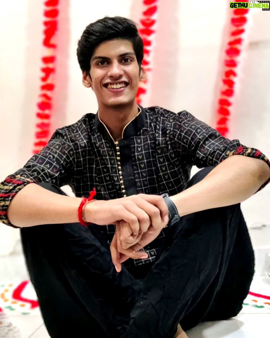 Anmol Jyotir - 4.9K Likes - May the joy, cheer,
Mirth and merriment
Of this divine festival
Surround you forever... Wishing you and your family a very happy Diwali ๐ โกโจ...