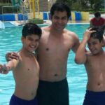 Anmol Jyotir Instagram - You might form a lot of besties in your childhood but as you grow up.... no one can compete your father 😉😄♥️.... "Ab samajh ayaa pose marna hamare genes me kaise ayaa"😂😂😂 #happyfathersday❤️ @prashant6943 @apurvjyotir