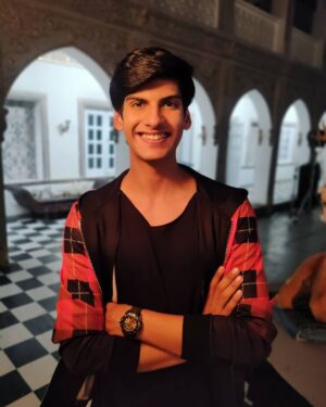 Anmol Jyotir Instagram - A day without laughter is a day wasted 😄✌️