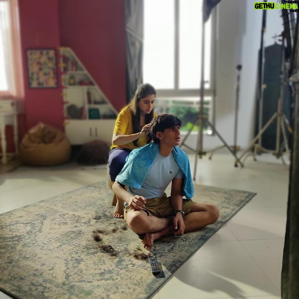 Anmol Jyotir - 3.5K Likes - Sabra ka phal meetha hota hai...par ye sari baate in taango ko kaun samjhaye ๐๐... still..I love being around the camera ๐ธ#shootinglife๐ฅ #adshoot๐ฅ
