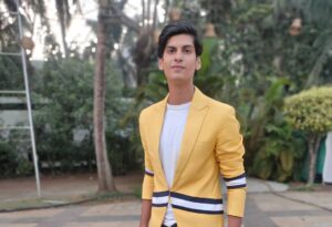 Anmol Jyotir Instagram - The most contagious trait in a human being....the happiness you'll find right under your nose😄💛🧡 #smilelikeyoumeanit