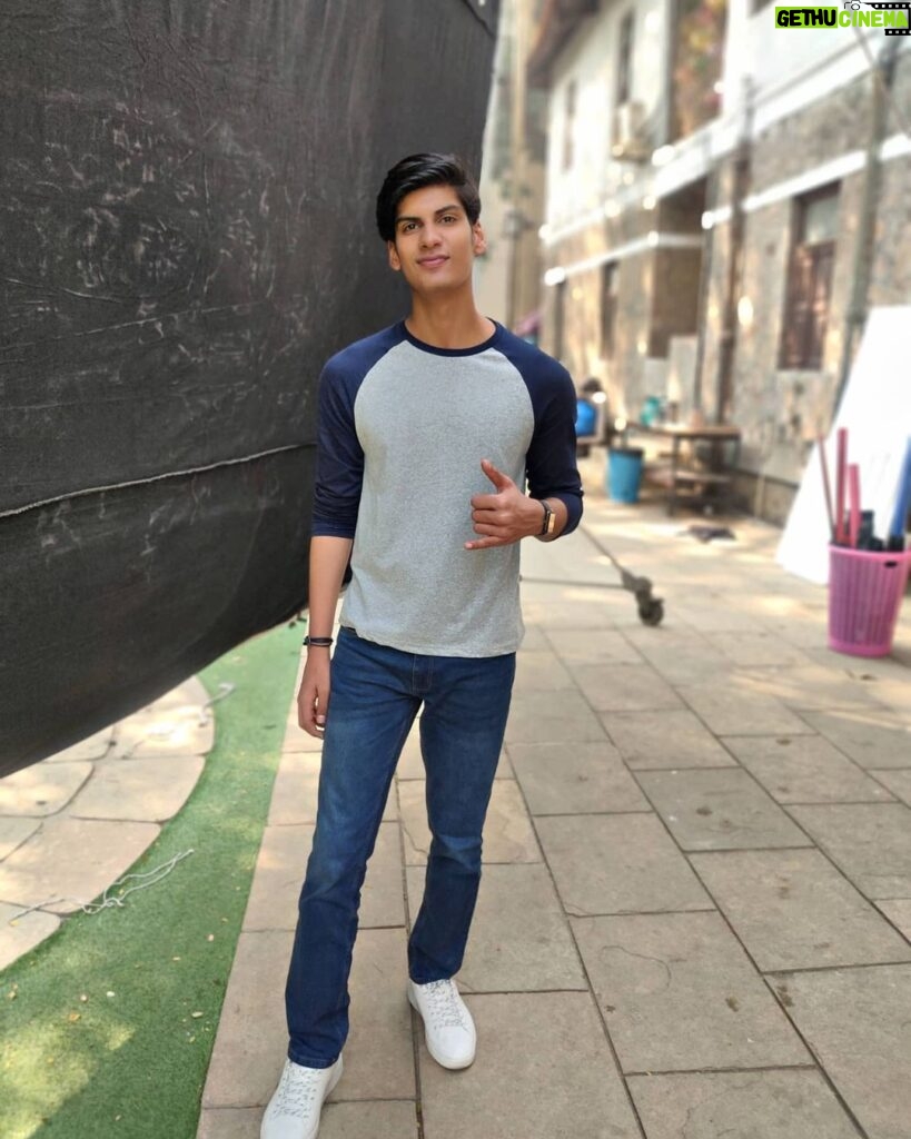 Anmol Jyotir Instagram - "Patience is not the passive on the contrary, it is concentrated strength"- Bruce Lee #adshoot #shootmodeon🎬 #tatasolarpanels
