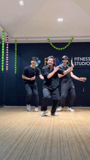Anmol Jyotir Instagram - Groove and Move! 🎶
.
.
.
#desikalaastar #dance ##explorepage #fyp #hiphop #hiphopculture #instagood #yoyohoneysingh #daywellspent