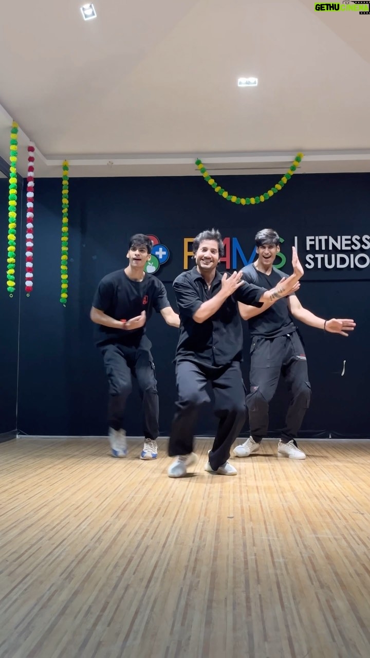 Anmol Jyotir - 3.2K Likes - Groove and Move! ๐ถ
.
.
.
#desikalaastar #dance ##explorepage #fyp #hiphop #hiphopculture #instagood #yoyohoneysingh #daywellspent