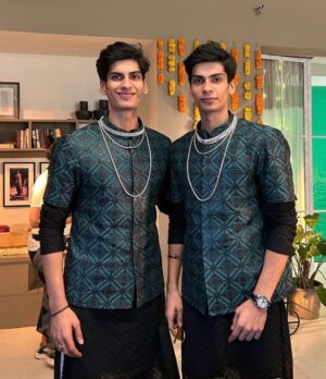 Anmol Jyotir Instagram - A Very Happy Diwali from us to you…Wish you all the love light n happiness in life 🪔✨❤️
#happydiwali
