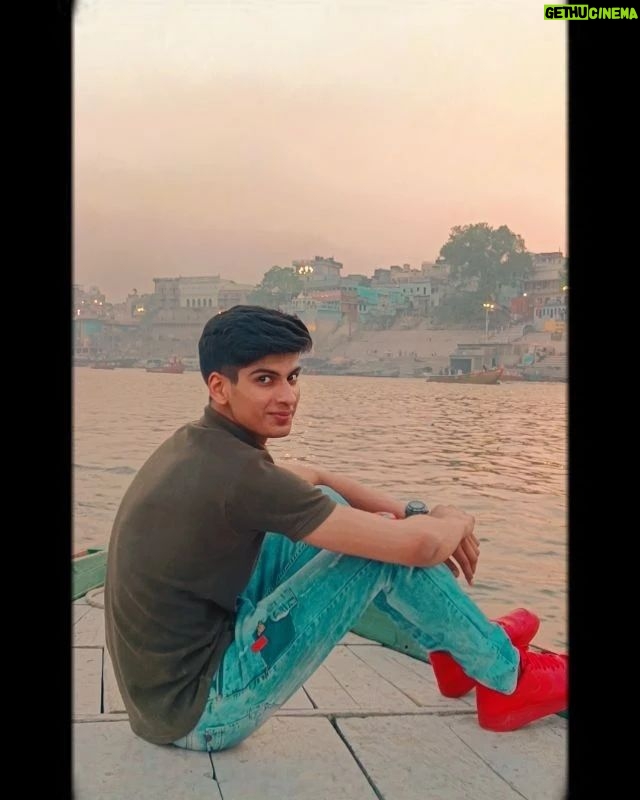 Anmol Jyotir Instagram - Ghat Banarasiya ✨ 📸 by one of the professionals @abhishek_reddy_151 😁 Varanasi, India