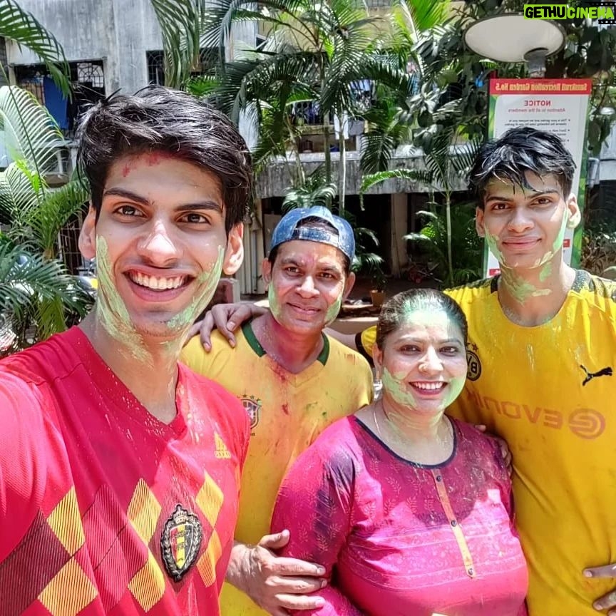 Anmol Jyotir Instagram - Arre bhaiya Holi hai!!!😁🎉🎊❤️🧡💛 #holicelebrations🎉