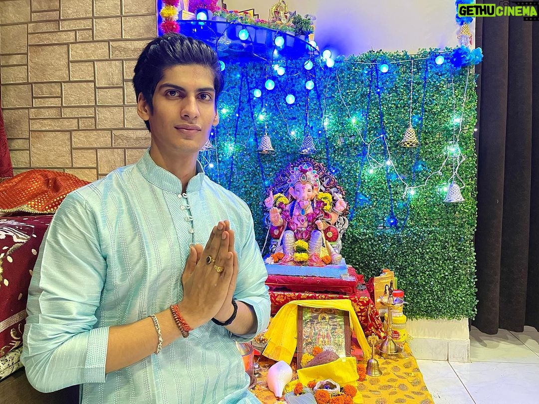 Anmol Jyotir Instagram - I wish Bappa visits your home with bags full of happiness, prosperity, and peace ❤️ #ganpatibappamorya #pudchyavarshilavkarya #happyganeshchaturthi