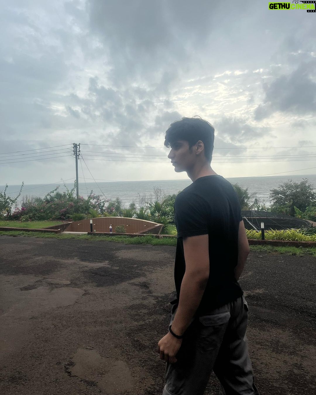 Anmol Jyotir - 2.7K Likes - Sukoon bhari zindagiโจ
Last pic has my heart โค๏ธ
#travel #explore #ganpatipule #ratnagiri #wanderlust