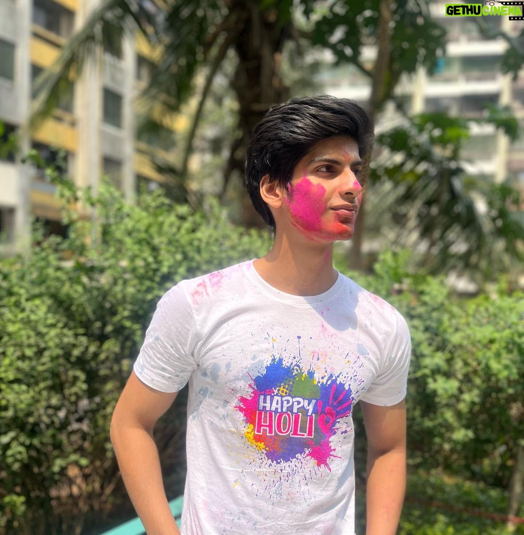 Anmol Jyotir Instagram - When they wish you first with the permanent one 😌 So bura na maano holi hai 🖍️❤️💜 #happyholi