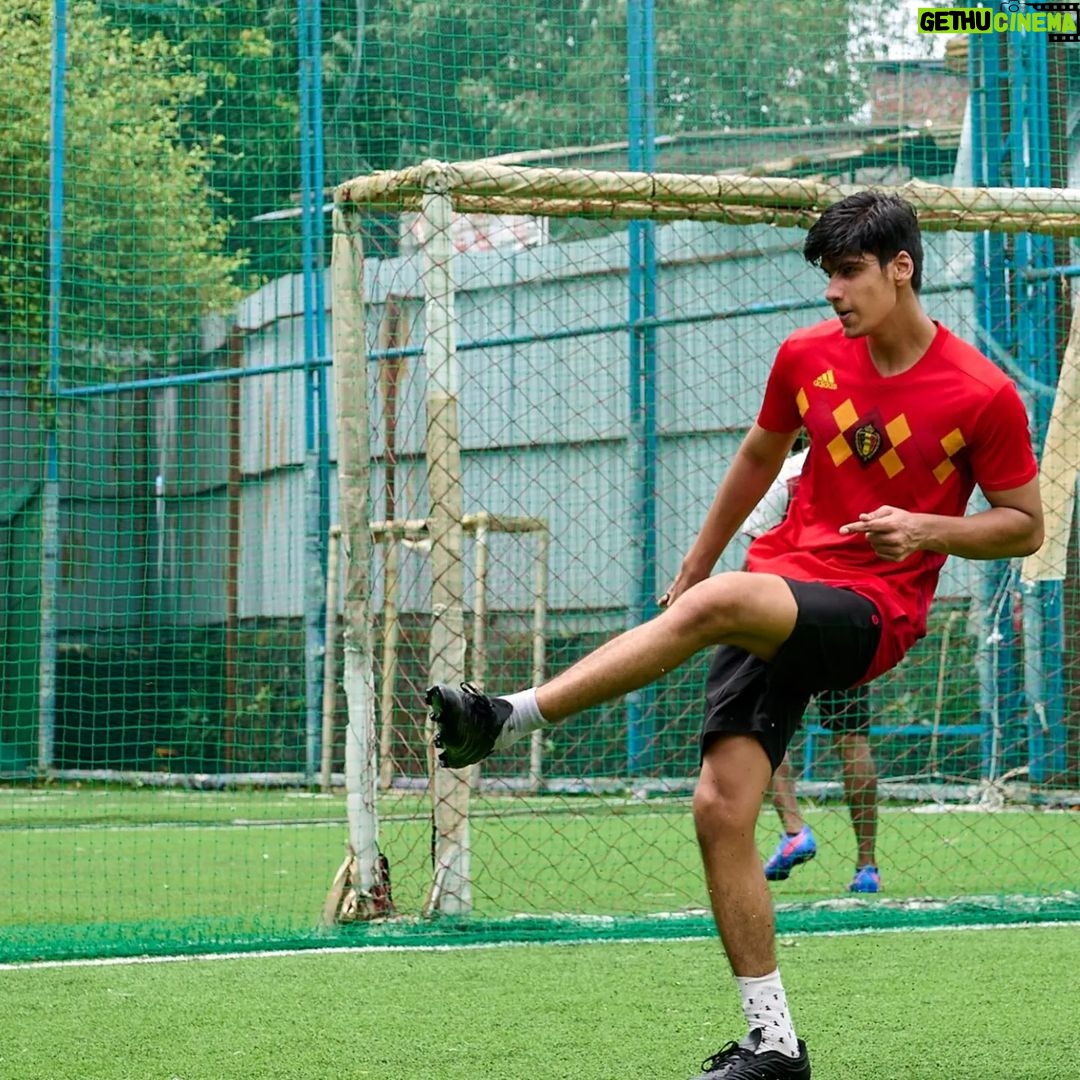 Anmol Jyotir Instagram - Rain... football... heaven ...😇⚽ perfect 📸 @dave_jr_ 🤜🤛