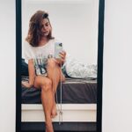 Anna Eremin Instagram - Ouvir Marisa Monte pela manhã, contradizendo a minha t-shirt 🎶