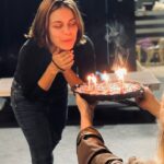 Anna Eremin Instagram - Isto aconteceu. Há dez anos atrás precisamente eu soprei as velas dos meus 22 no primeiro ensaio como actriz nos Aloés. Agora soprei as dos meus 32 no palco da Amadora, com a Lia ao meu lado. Isto é mágico 💫🙌