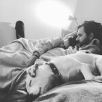 Anna Eremin Instagram - 2022 😴 o Ano que passei a dormir 💤 (A sério, estive grávida 9 destes meses e foi uma grande, grande merda mas…) quando acordei, tinha uma família. Portanto… por mais que custe… obrigada 2022 💫 nunca te repitas, em prol da sanidade mental (minha e das almas luminosas que serviram de amparo). 2023… sê gentil, sê cumpridor de sonhos, sê bondoso ❤️ Bom ano 🎈