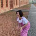 Anna Eremin Instagram - No coração de Arganil, numa antiga fábrica de cerâmica há um espaço incrível. E nesse espaço acontece um festival mágico - @festivalcinedita 🎬 É um festival de curtas-metragens escolares, todo apresentado por alunos, organizado com tanto cuidado, tanto amor e tanto carinho que o sorriso não me sai da cara desde ontem à noite. Vimos muitos filmes, alguns deles mágicos (oxalá esta malta continue a crescer na direcção certa - de quem tem algo a dizer ao Mundo e sabe fazê-lo com alma!), aprendi que temos em Portugal uma brutal escola de animação (não tinha esta noção, shame on me!!!) e fiquei rendida à nossa equipa de juri e a toda a organização deste pequeno e gigante evento ❤️