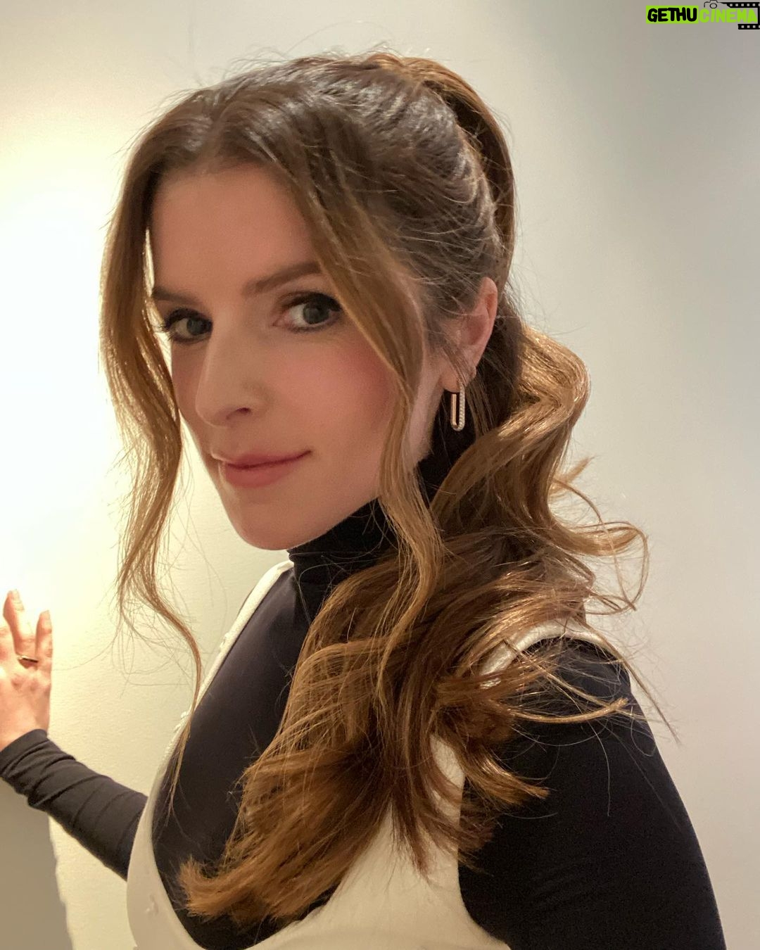 Anna Kendrick Instagram - gonna leave my body real quick