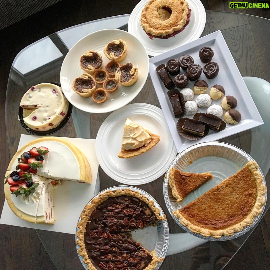 Anna Kendrick Instagram - Need more pie. #belatedthanksgiving 🍽