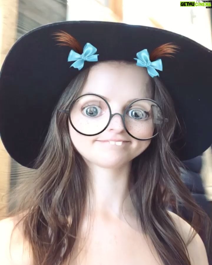 Anna Kendrick Instagram - Snapchat, once again revealing my most true form.