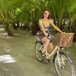 Anna Kendrick Instagram - Man, I’m gonna be so pissed when I turn around and my mom isn’t holding on anymore 🚲